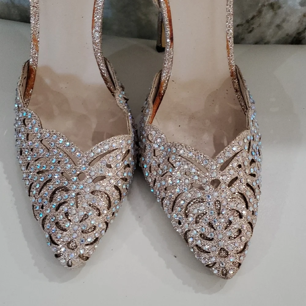 Celeste Gold Heels with Elegant Laser-Cut Design Sz 7 Wedding Graduation. - Picture 13 of 16